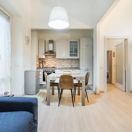 Incantevole Con Patio 아파트 *